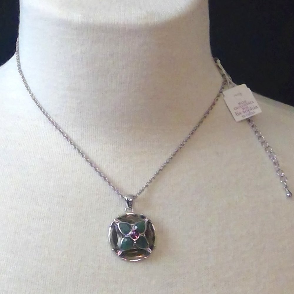 NWT Lia Sophia “Green Garden” necklace - cut crystals& resin 16-19”